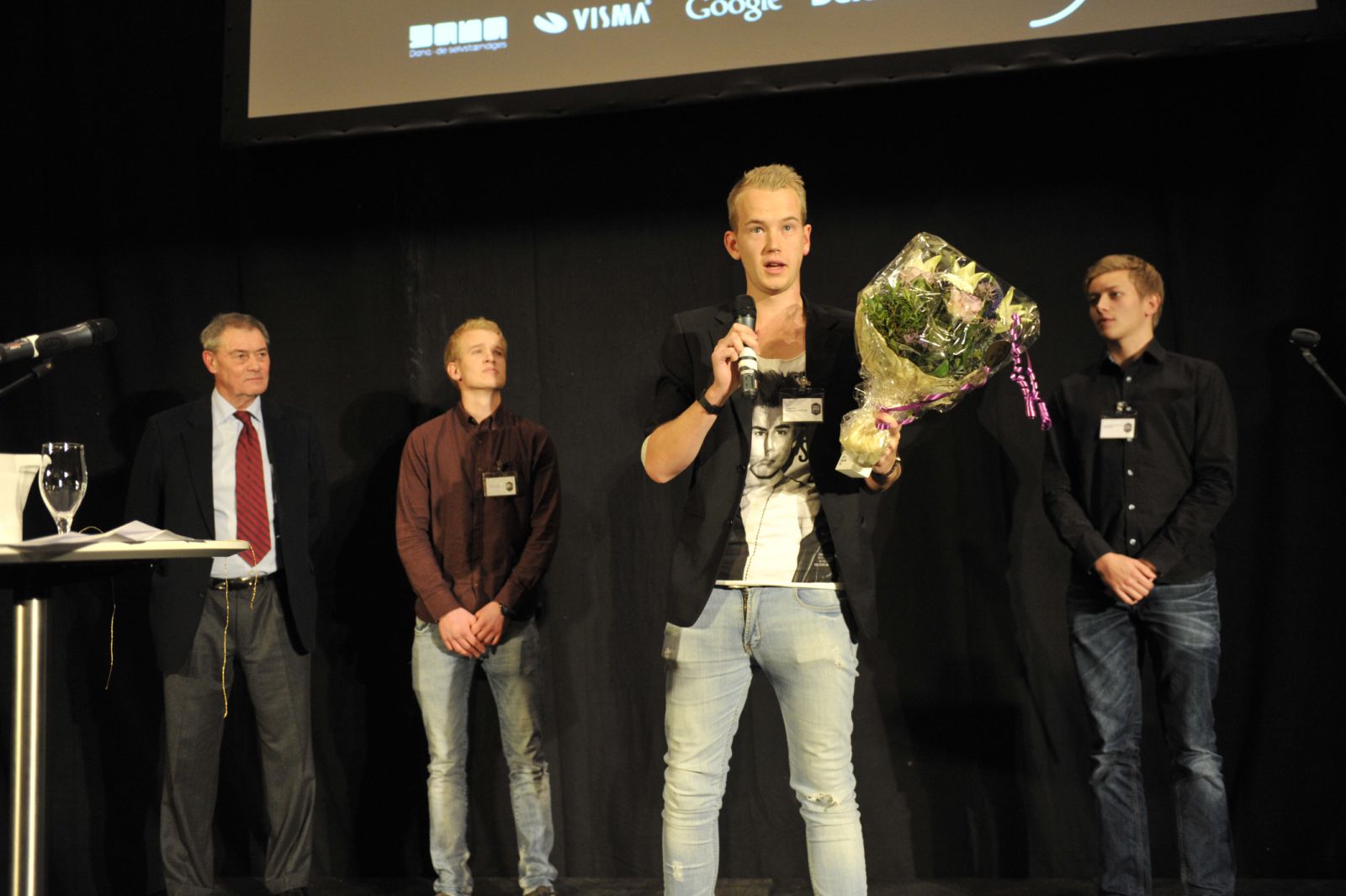 Casper Blom IVÆKSTprisen 2012 Årets Unge Håb scene Asger Aamund QReation